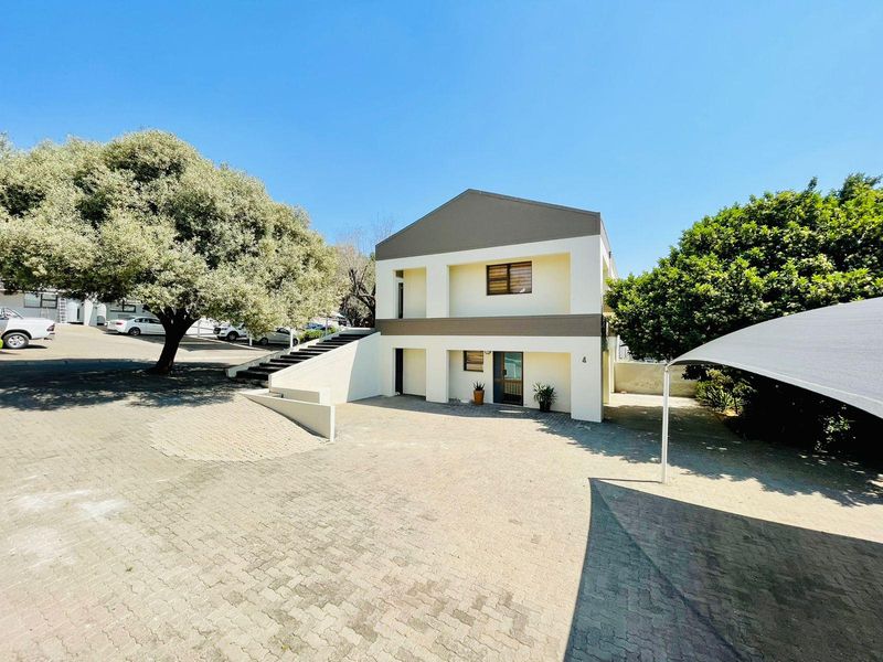 PRISTINE SECTIONAL TITLE UNIT AVAILABLE FOR RENTAL IN NORTHCLIFF