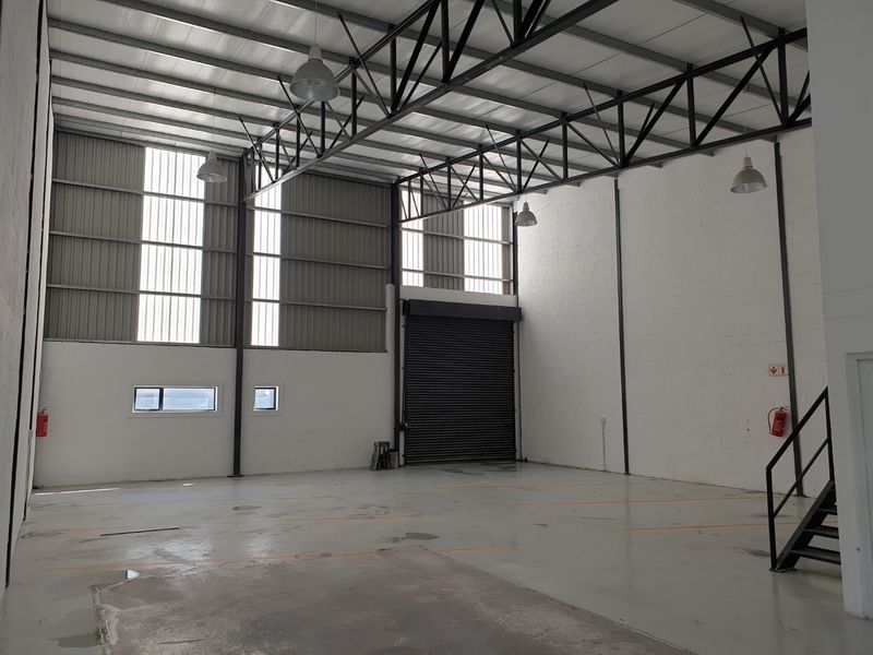 Small Neat Warehouse TO LET in Rivergate Industrial Park