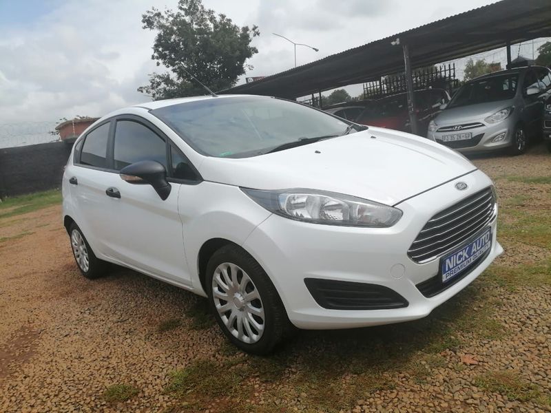 2016 Ford Fiesta 1.0 EcoBoost Ambiente, White with 102000km available now!