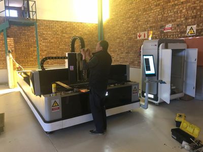 kolie L- 3000X1500mm fiber cutting machine 1000watt cut 8mmsteel 3mm stailess