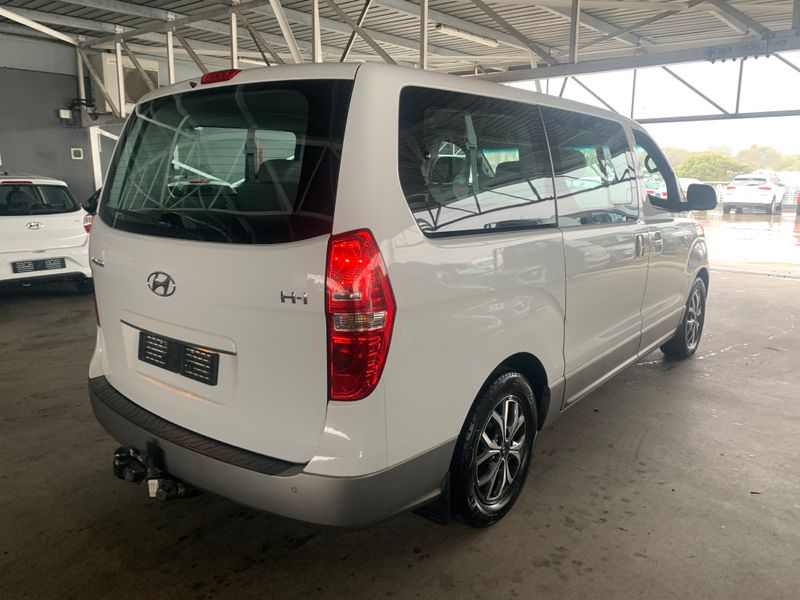 Hyundai H1 MY15 2.5 VGTi 9-Seater Bus AT, White with 34000km, for sale!