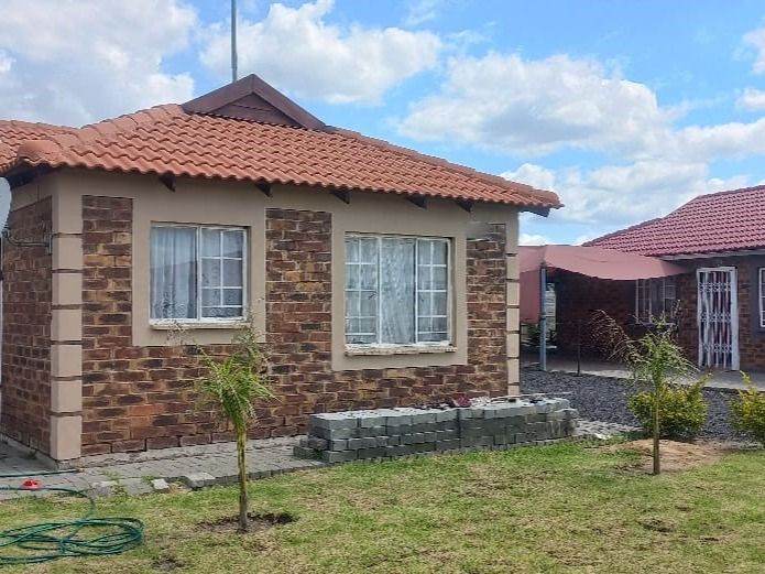 3 Bedroom House For Sale in Seraleng