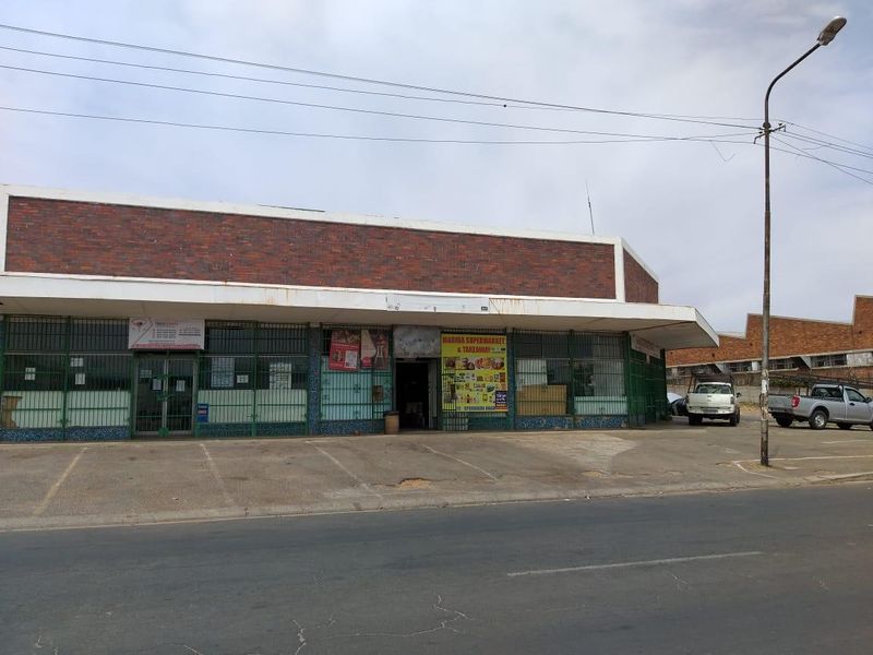 Investment opportunity - Retail shops / warehouses for sale