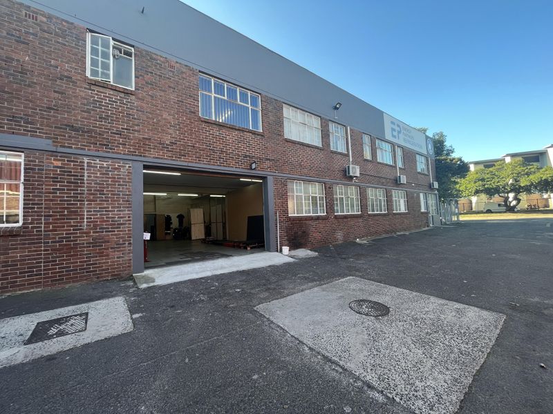 750SQM WAREHOUSE TO LET IN SECURE PARK IN PAROW INDUSTRIAL