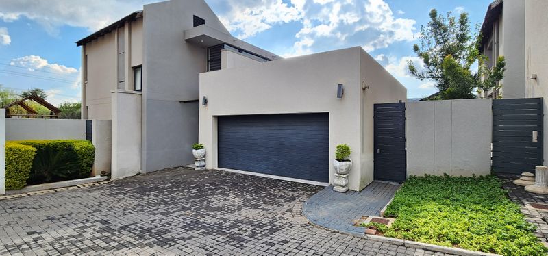 90% OF THE GRID! DREAM HOME IN THE SOUGHT AFTER CELTIC MANOR ESTATE! RASLOUW!