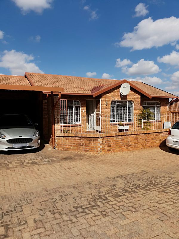 Townhouse in Krugersdorp North For Sale
