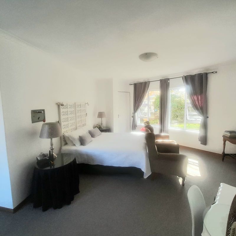 Nothing to be said, just walk in and enjoy this Canal  Home