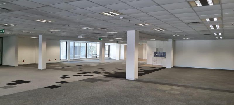 818,46 m2 OFFICE SPACE AVAILABLE IN THE COMMERCIAL HUB OF ROSEBANK!