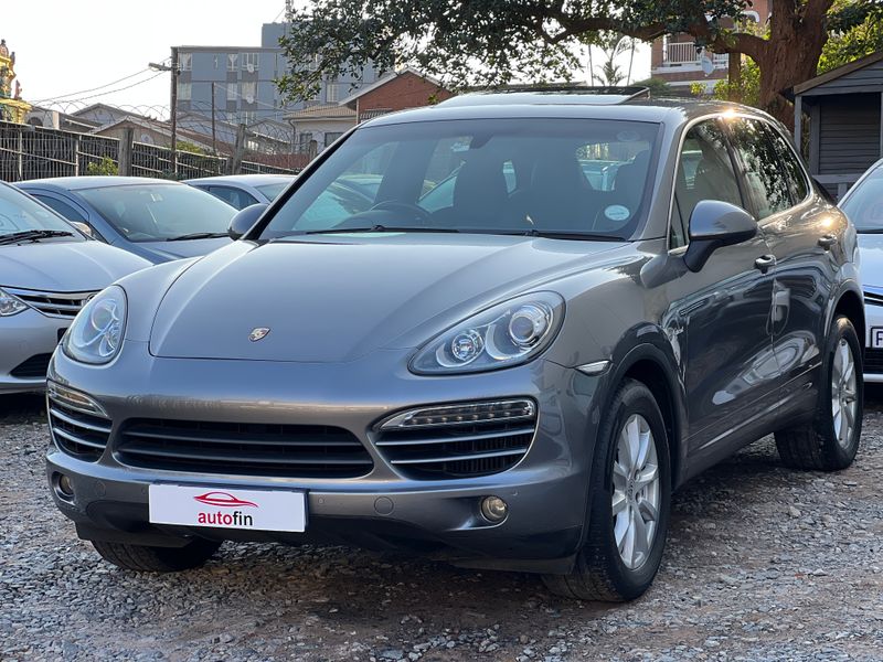 2010 Porsche Cayenne 3.0 Diesel Tiptronic, Grey with 158000km available now!
