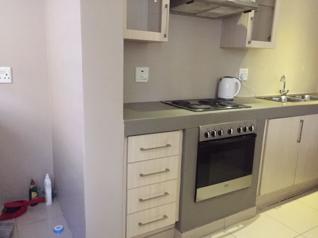 Quality, safe and clean apartment to let in Braamfontein.