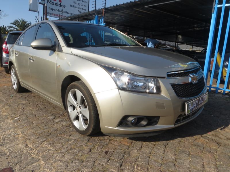 2010 Chevrolet Cruze 1.8 LS, Gold with 71000km available now!