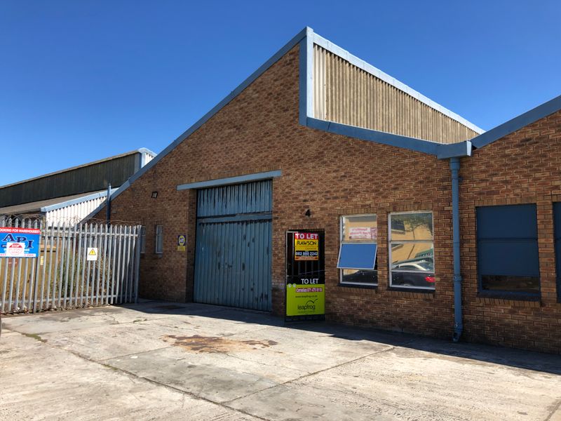Refurbished Warehouse To Let in Montague Gardens