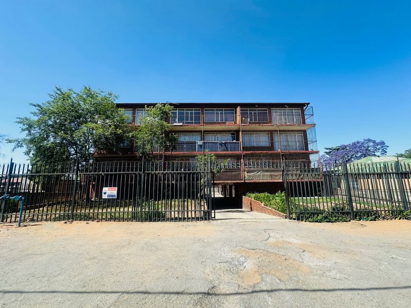 A neat bedroom apartment unit in the Heart of Germiston!!