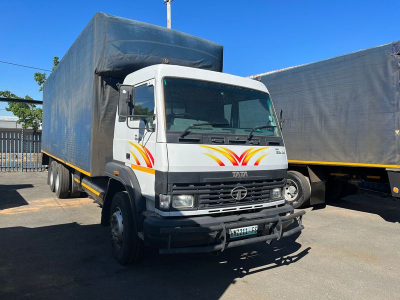 TATA LPT 1518 SLEEPER CAB WITH TAG AXLE AND VOLUME BODY