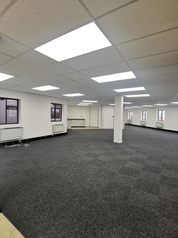 307m2 Office TO LET in Secure Building in Bellville Park, Cape Town