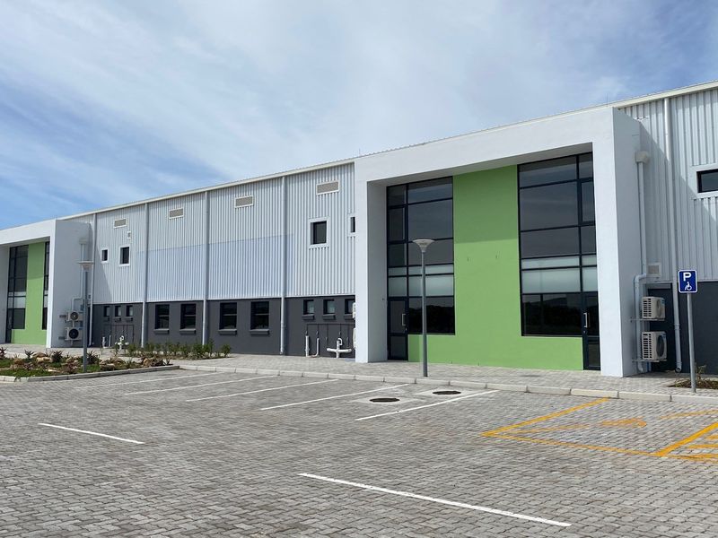 984m² Industrial To Let in Coega at R55.00 per m²