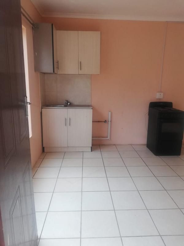 1 bedroom cottage for rental in terenure kempton park for R3850 with kitchen units wardrobes and ...