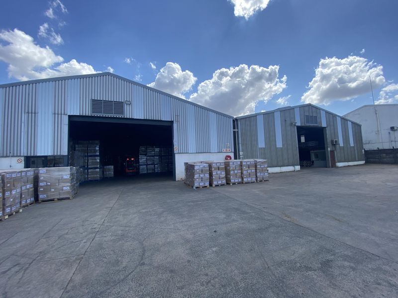 2832m2 Warehouse To Let in Phoenix