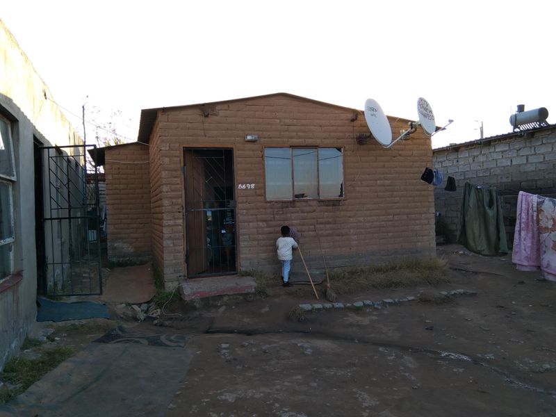 1 Bedroom House For Sale in Olievenhoutbosch