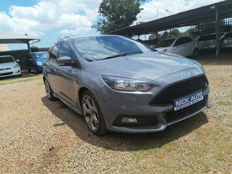 2015 Ford Focus ST 2.0 EcoBoost ST3, Grey with 95000km available now!