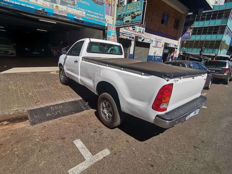 2009 Toyota Hilux 3.0 D-4D 4x4 Raider, White with 105000km available now!