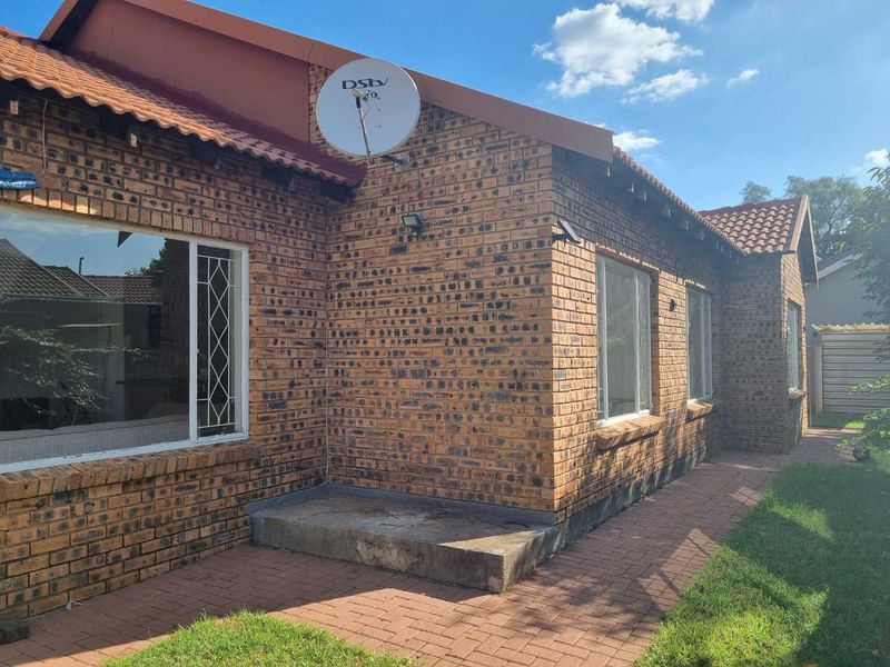 Three bedroom family home in Meyerton Central