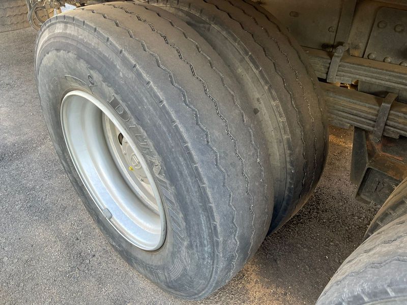 TATA LPT 1518 SLEEPER CAB WITH TAG AXLE AND VOLUME BODY