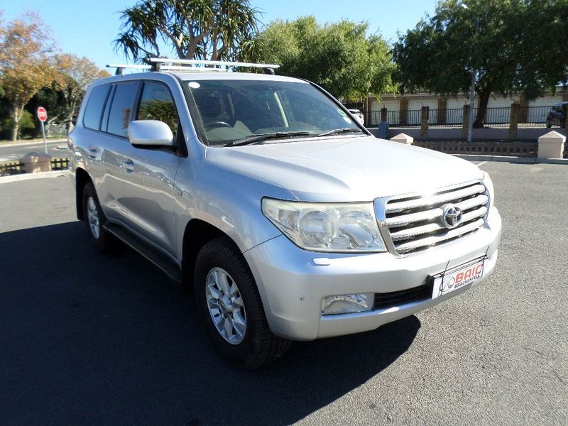Silver Toyota Land Cruiser 200 4.5 D-4D VX AT with 249000km available now!
