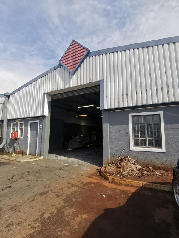 233m2 Warehouse / Factory TO LET in Secure Park in Elsies River Industrial, Cape Town.