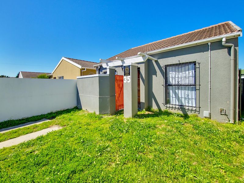 2 Bedroom Freehold For Sale in Summer Greens