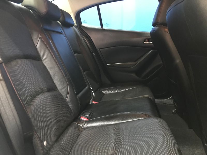 2015 Mazda Mazda3 1.6 Dynamic 4-Door, White with 162000km available now!