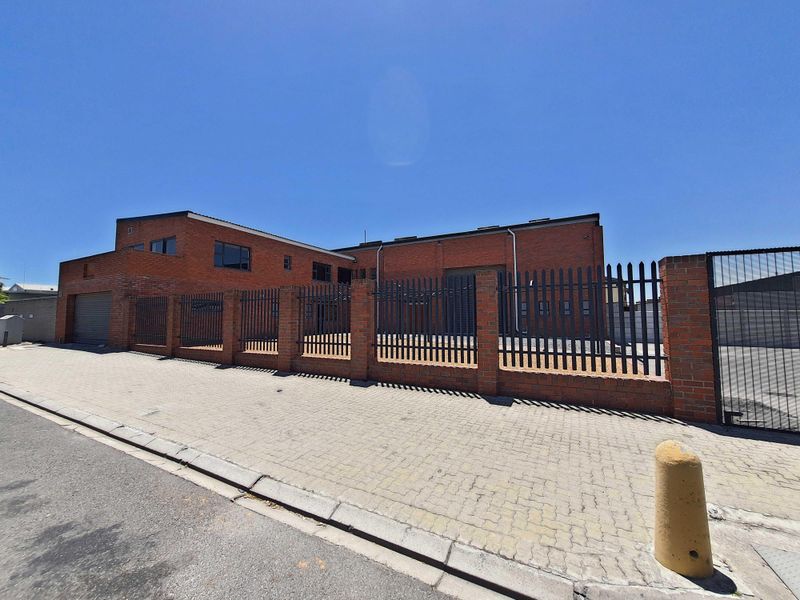 1085m2 Warehouse TO LET in Blackheath