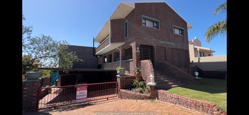 Spacious Family Home in Jeffreys Bay