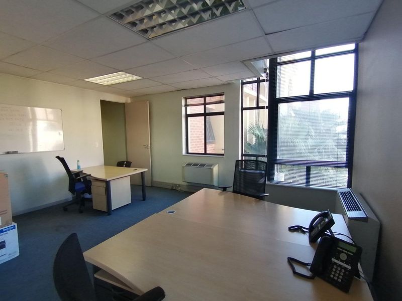 Reduce, Modern Semi-Serviced Office Available To Let In Fourways