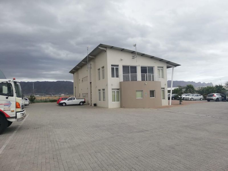 STRAND | LARGE YARD AREA WAREHOUSE FOR SALE ON HELIOS AVENUE