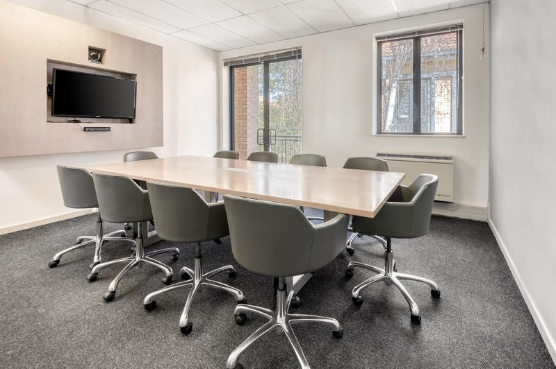 Open plan office space for 10 persons in Regus Bryanston Wedgefield