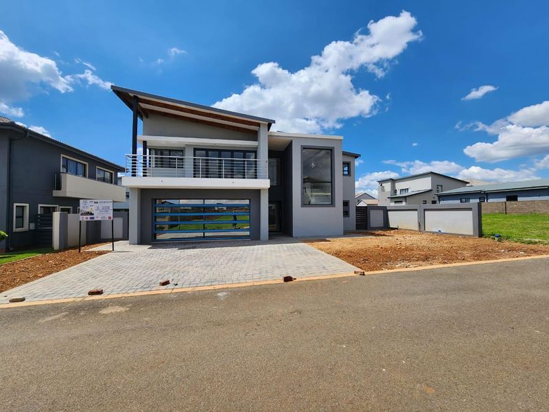 Gorgeous Brand New Home in An Up Market Estate