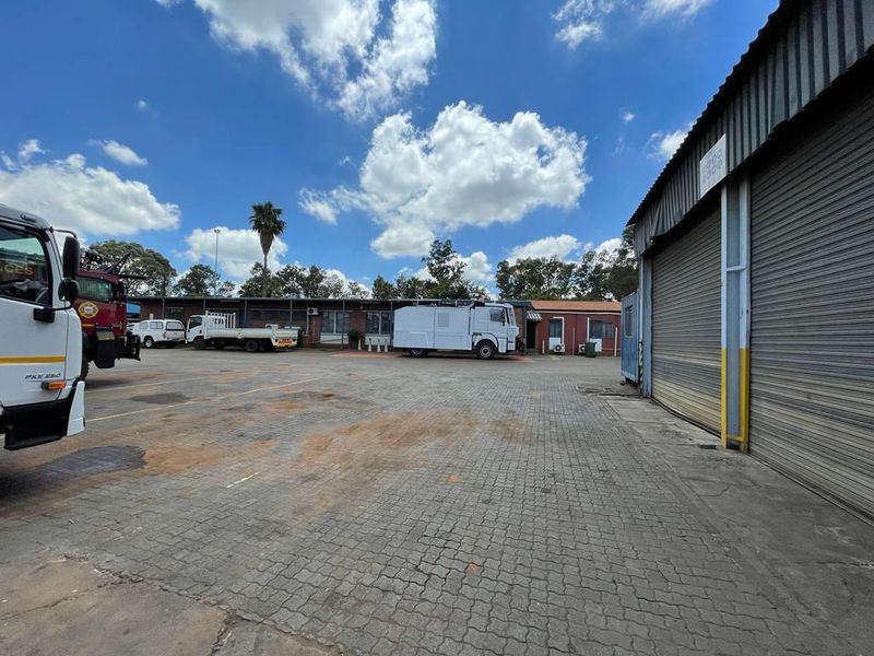 Neat industrial facility to let / for sale in Clayville