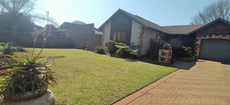 House in Dennesig For Sale