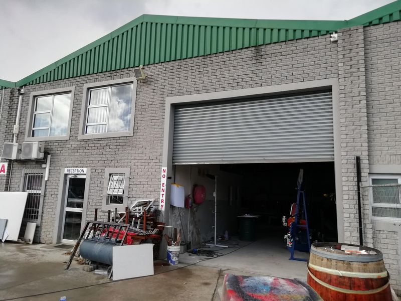 250m2 Warehouse TO LET in Blackheath