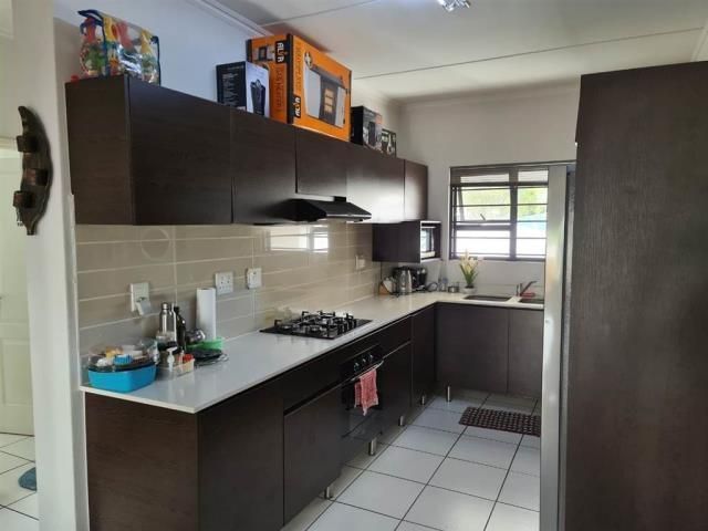 Townhouse in Greenstone Hill For Sale