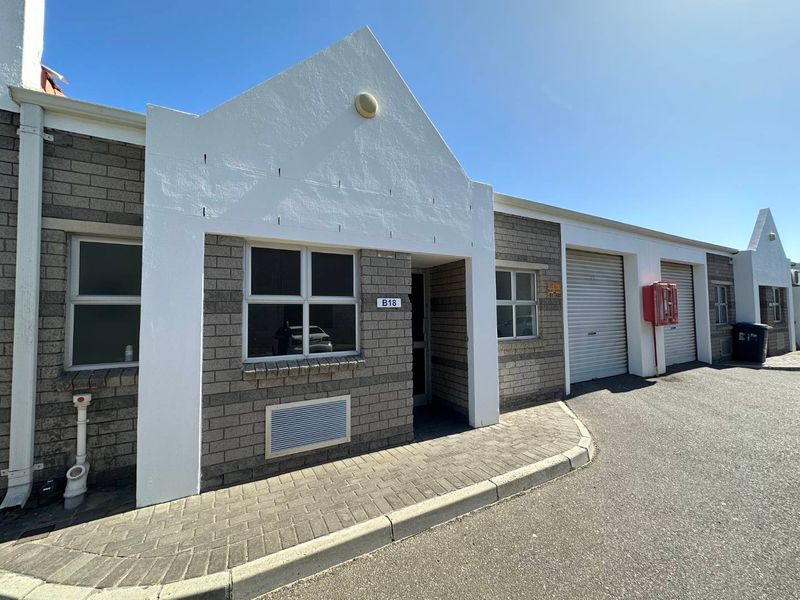 Mini Warehouse To Let in Montague gardens