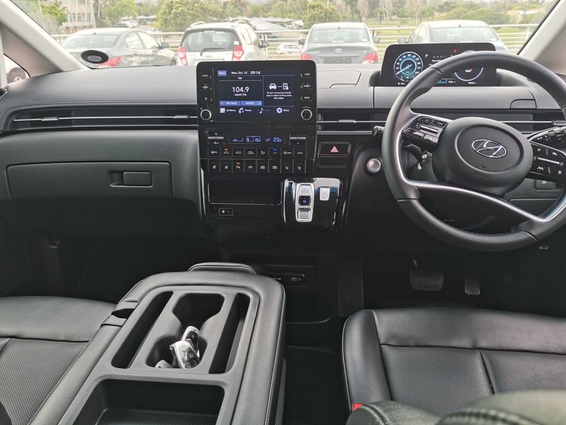 2022 Hyundai Staria MY21.11 2.2D Elite 9 Seater AT for sale!