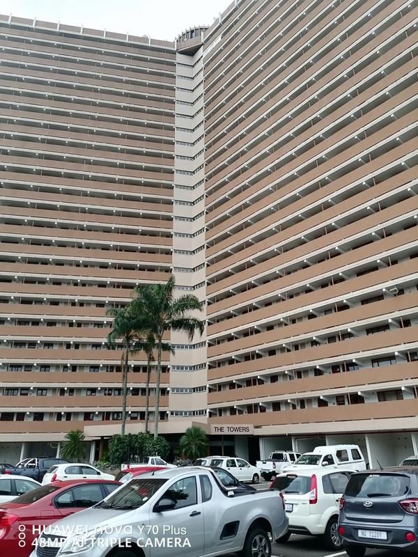 Immaculate upmarket 2 bedroom apartment for sale in Pinetown Central