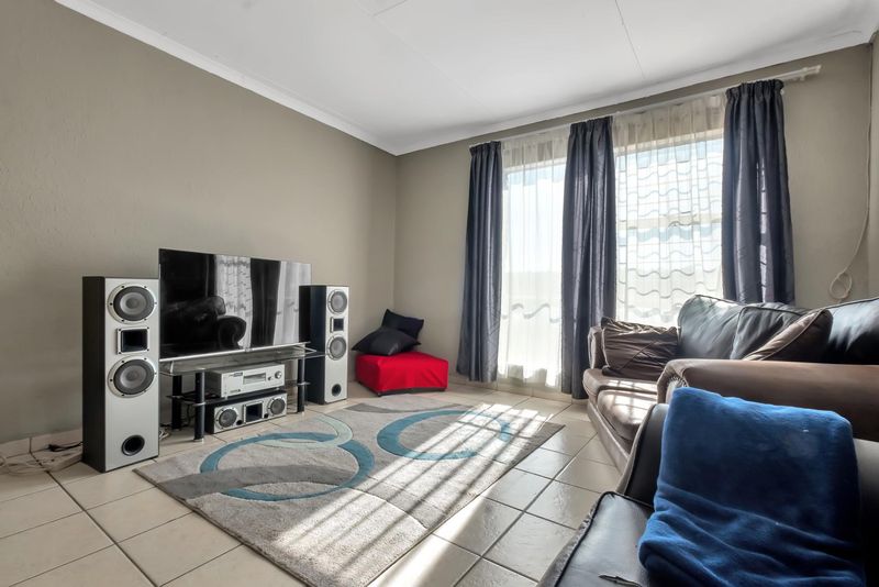 3 Bedroom Apartment for Sale in Discovery, Roodepoort