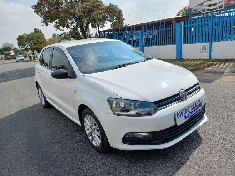 Volkswagen Polo Vivo Hatch 1.4 COMFORTLINE, White with 74000km, for sale!