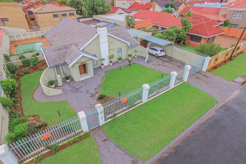 Appealing home in the heart of prime Lenasia extension 3