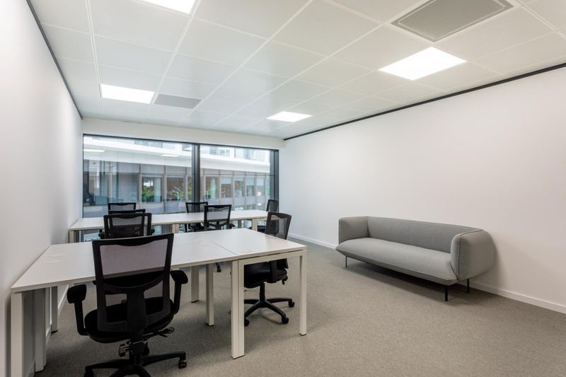 Book open plan office space for businesses of all sizes in Spaces Design Quarter
