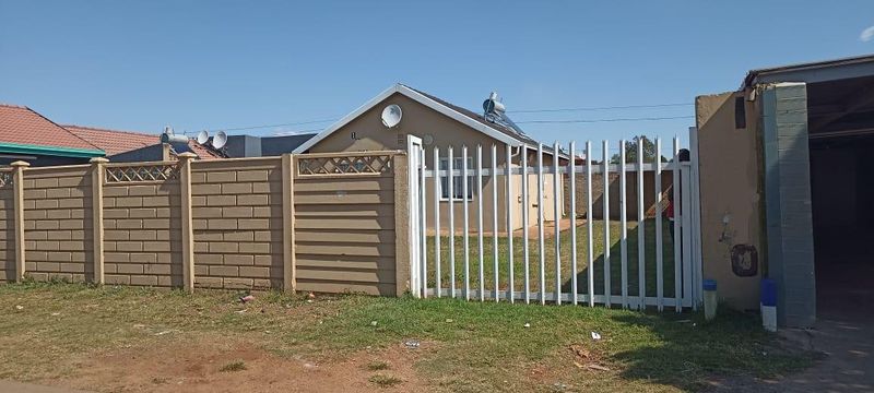 Beautiful Starter home in the heart of Lenasia...