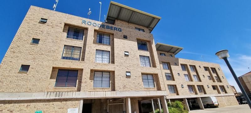 Bachelor Loft unit available in Roodeberg Village